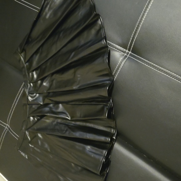 NWOT Faux Leather Pleated Skirt - Picture 2 of 6